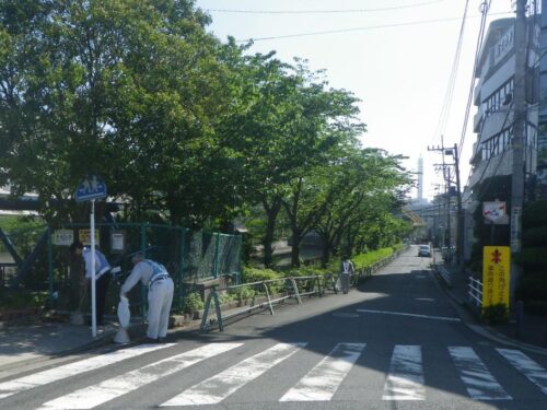 会社および西横浜駅周辺清掃活動（2017年5月）
