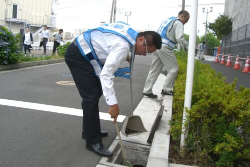 会社および西横浜駅周辺清掃活動（2017年6月）
