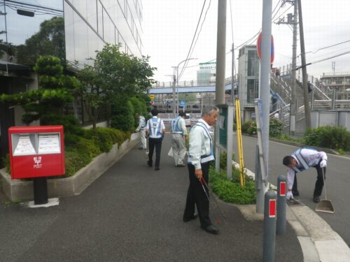 会社および西横浜駅周辺清掃活動（2018年6月）