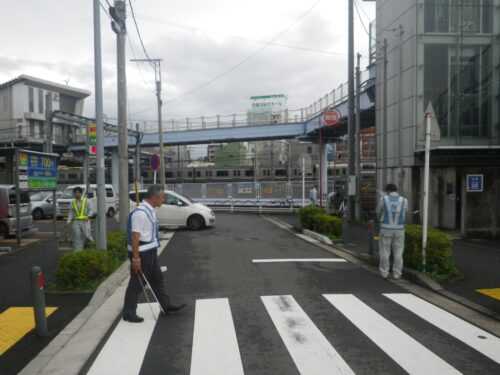 会社および西横浜駅周辺清掃活動(2018年8月)