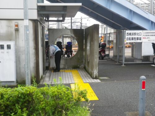 会社および西横浜駅周辺清掃活動(2018年9月)