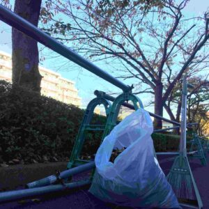 会社および西横浜駅周辺清掃活動(2018年11月)