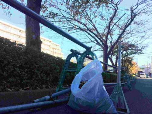 会社および西横浜駅周辺清掃活動(2018年11月)