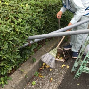 会社および西横浜駅周辺清掃活動(2020年6月)