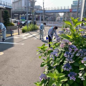 会社および西横浜駅周辺清掃活動(2021年6月)