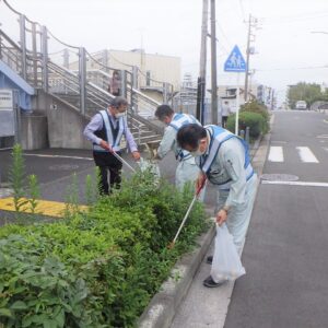 会社および西横浜駅周辺清掃活動(2021年9月)