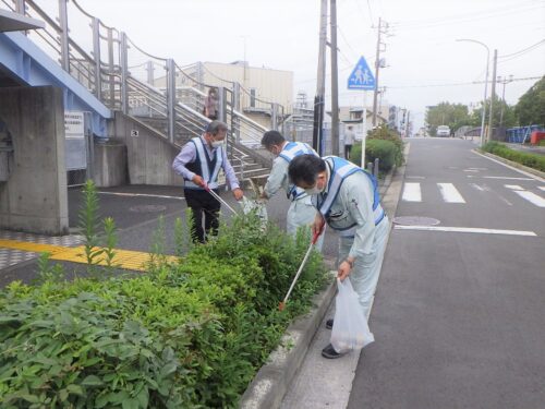 会社および西横浜駅周辺清掃活動(2021年9月)