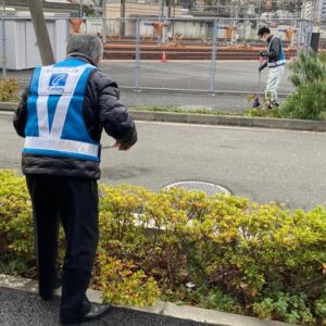 会社および西横浜駅周辺清掃活動(2021年12月)