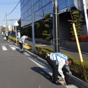会社および西横浜駅周辺清掃活動(2022年3月)