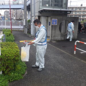 会社および西横浜駅周辺清掃活動(2022年7月)