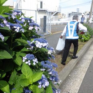 会社および西横浜駅周辺清掃活動(2023年6月)